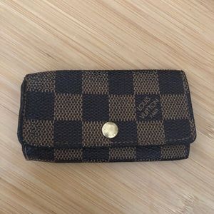 ❤️SOLD❤️ Louis Vuitton Damier Keyholder